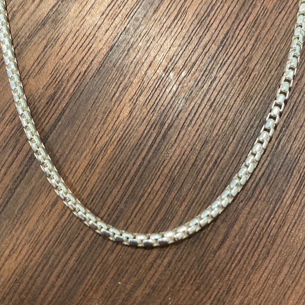 Round box chain. 22” sterling. NWT